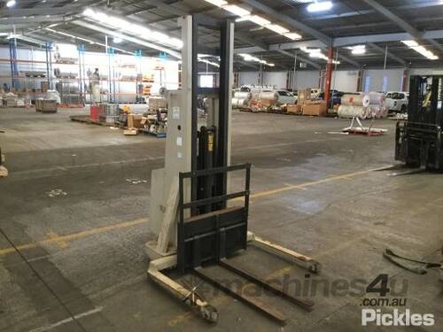 Used Crown Imt A Walkie Straddle Stacker In Listed On Machines U