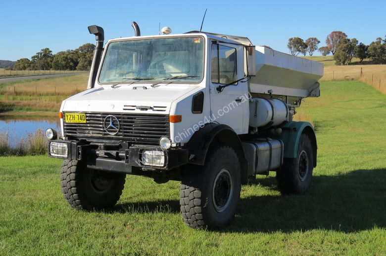 Fertiliser-Spreader-4X4-Mercedes-Unimog-