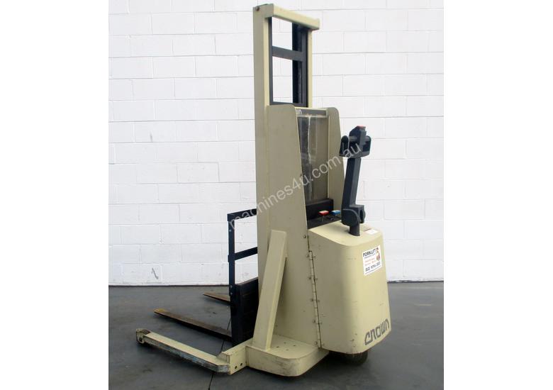 Used Crown Imt A Walkie Straddle Stacker In Listed On Machines U