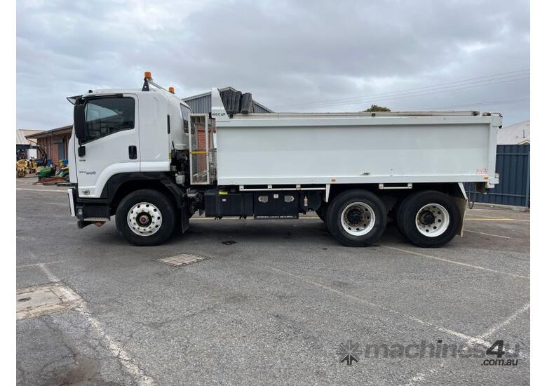 Buy Used 2018 Isuzu 2018 Isuzu FVZ 260 300 Tipper Day Cab Tray Truck In