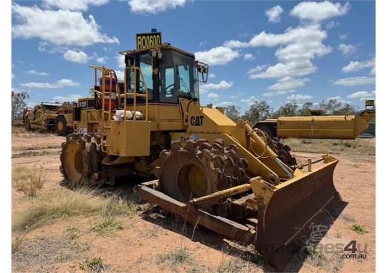 caption 2004 Caterpillar 815F Compactor – Fire Suppression, Air-Conditioned Cab, Heavy Compaction!