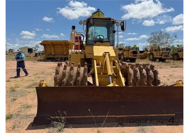 caption 2004 Caterpillar 815F Compactor – Fire Suppression, Air-Conditioned Cab, Heavy Compaction!