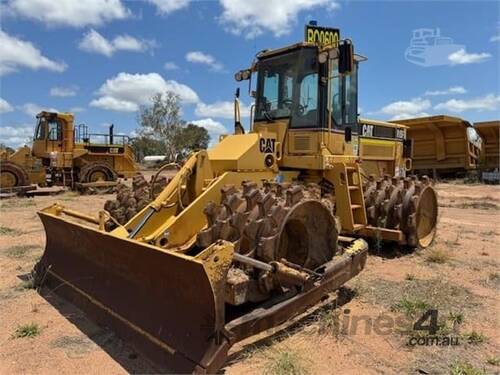 caption 2004 Caterpillar 815F Compactor – Fire Suppression, Air-Conditioned Cab, Heavy Compaction!