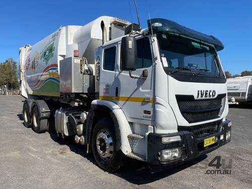 2018 Iveco ACCO 2350 Dual Control Side Load Compactor