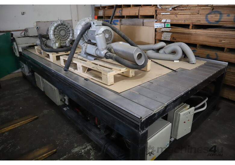 Multicam Series IIIS CNC Router Machine Auto Tool Change Vacuum Table 3.6 x 1.8m