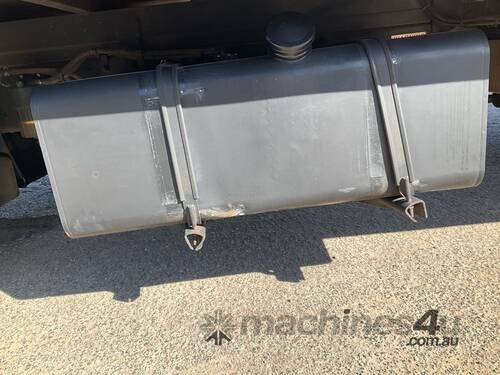 caption 2013 Nissan UD MK 11 250 Pantech Body