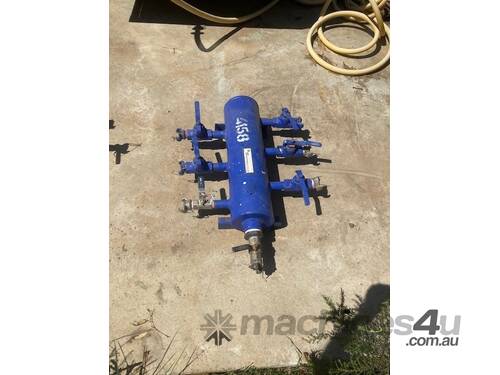 caption Pneumatic Compressed Air Manifold - 6 Outlet - 3/4