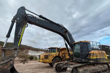 Good Condition John Deere E380LC