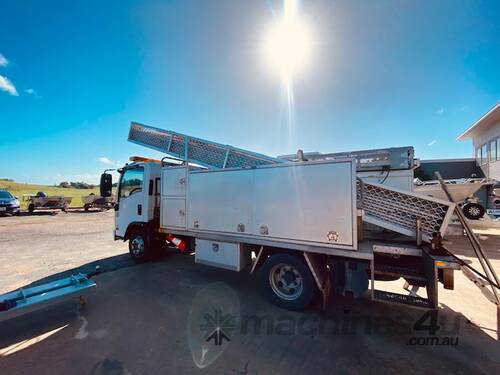 2012 Isuzu NPR400   4x2 Service Truck