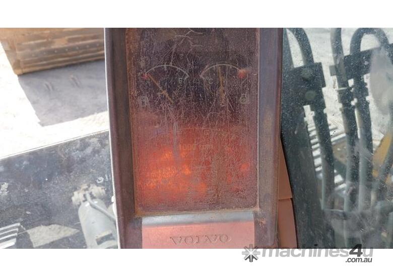 caption Volvo ECR235CL