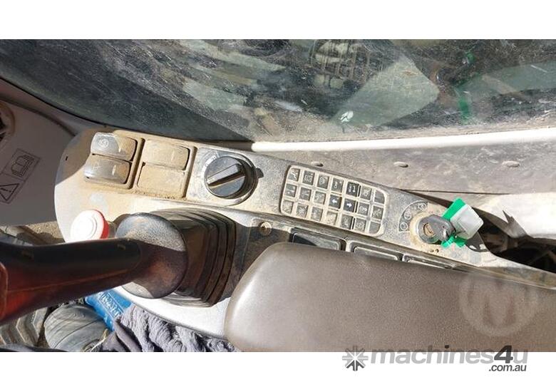 caption Volvo ECR235CL