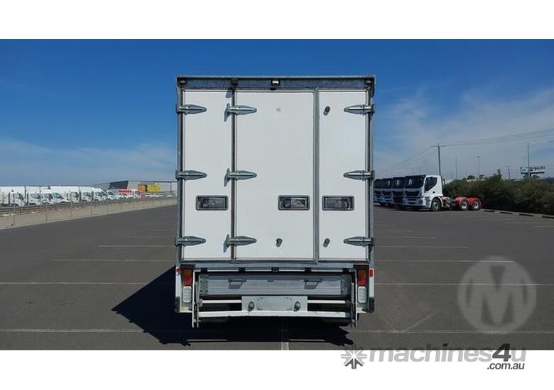 caption Fuso Canter