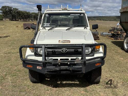 caption 1995 TOYOTA LANDCRUISER UTILITY