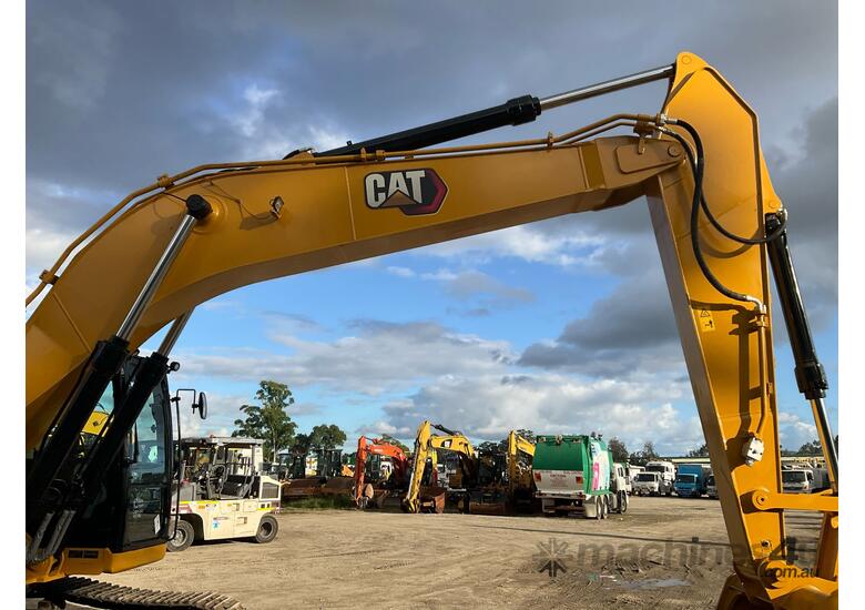 caption 2022 Caterpillar 330GC Excavator (Steel Tracked)