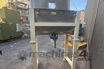 400L Stainless helical screw ribbon mixer trough 80RPM on solid stand. 400L Stainless helical screw ribbon mixer trough 80RPM on solid stand.