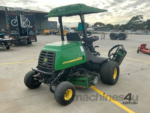 caption John Deere 3235C Ride On Mower (Gang)