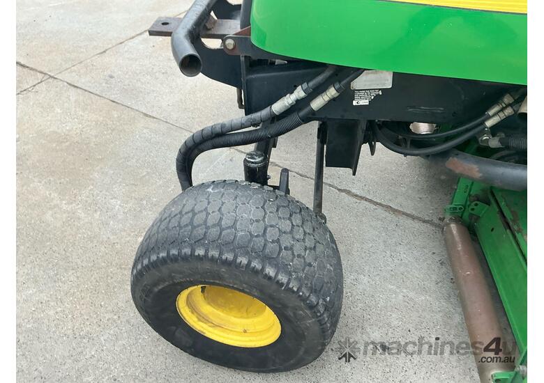 caption John Deere 3235C Ride On Mower (Gang)