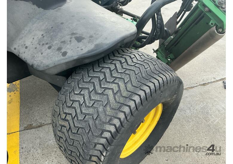 caption John Deere 3235C Ride On Mower (Gang)