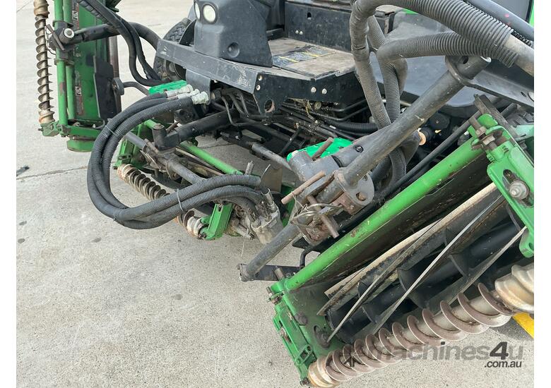 caption John Deere 3235C Ride On Mower (Gang)