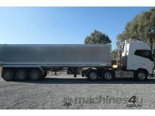 caption Volvo Prime Mover & BTE Alloy Grain Trailer