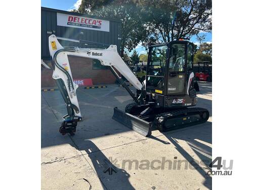 Demo Bobcat E35z with Tilt Hitch