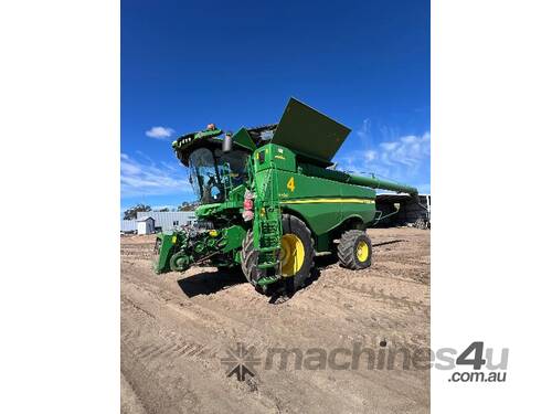 caption Combine Harvester John Deere S790