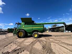 Combine Harvester John Deere S790 - picture1' - Click to enlarge