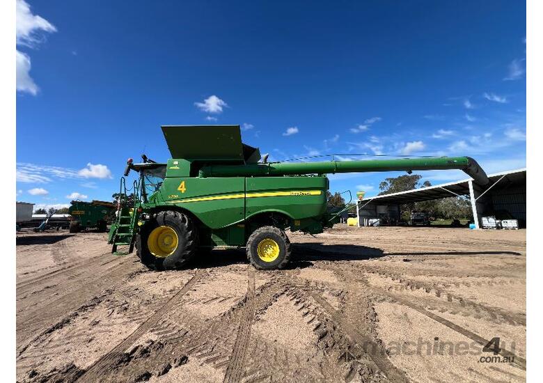 caption Combine Harvester John Deere S790