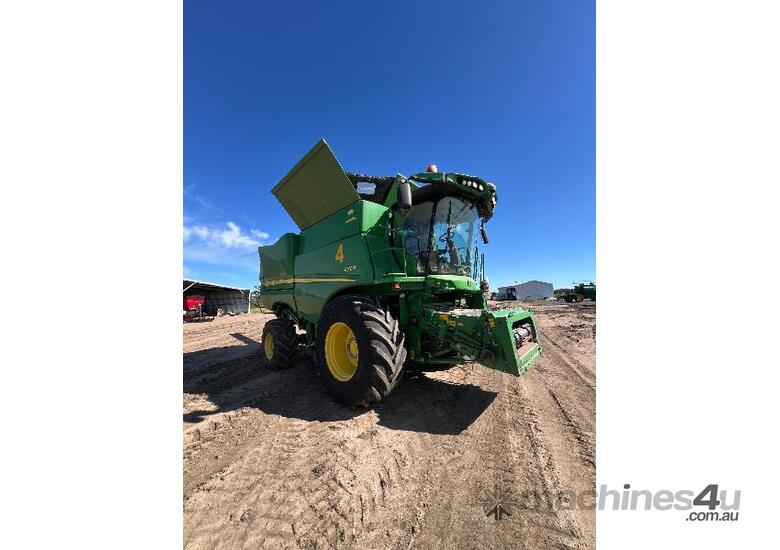 caption Combine Harvester John Deere S790