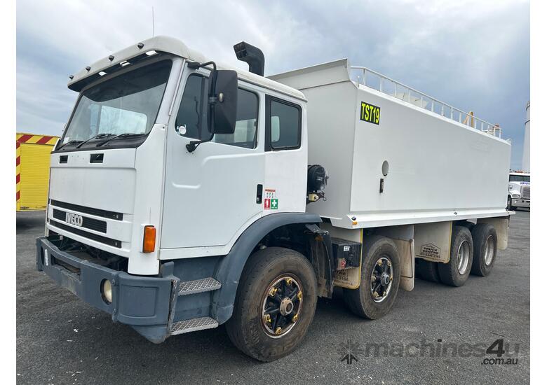caption 2001 Iveco ACCO 2350K Water Tanker