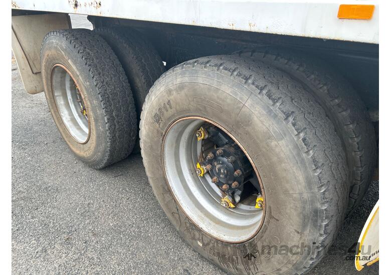 caption 2001 Iveco ACCO 2350K Water Tanker