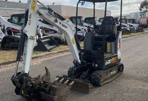 Bobcat   E20 with Tilt Hitch