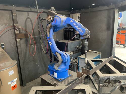 Robot Welder Yaskawa with OTC Webee P400 Binzel water cooled torch