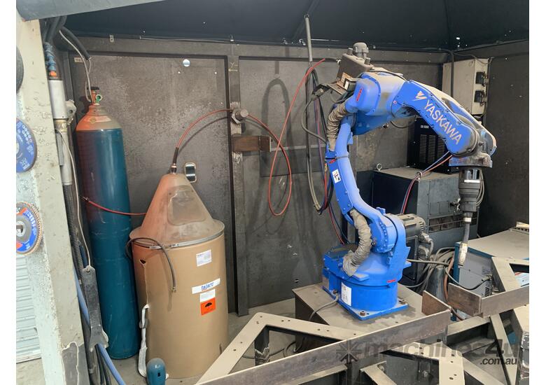 Robot Welder Yaskawa with OTC Webee P400 Binzel water cooled torch