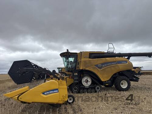 2023 New Holland CR10.90 Combines