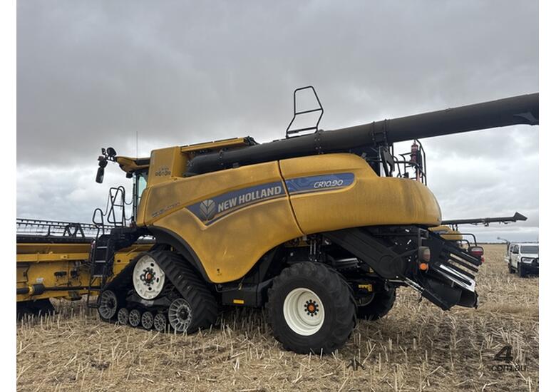 2023 New Holland CR10.90 Combines
