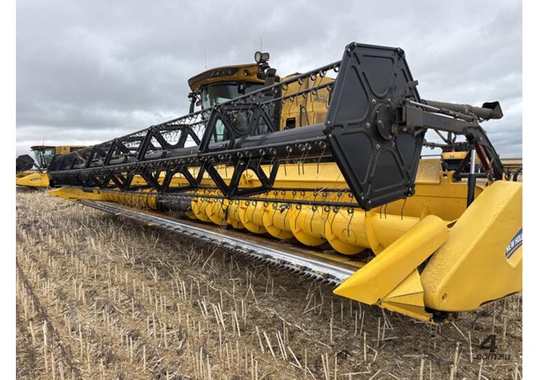 2023 New Holland CR10.90 Combines