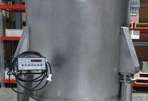 Stainless Steel Tank with Load Cells