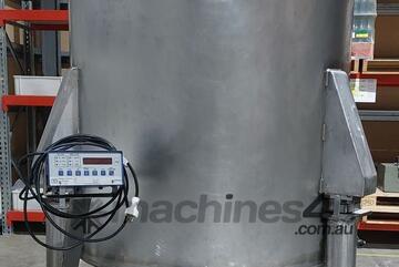 Stainless Steel Tank with Load Cells