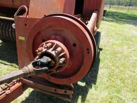 New Holland 317 Small Square Hay Baler - picture2' - Click to enlarge