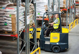 Aisle-Master 2.5T Articulated Narrow Aisle Forklift