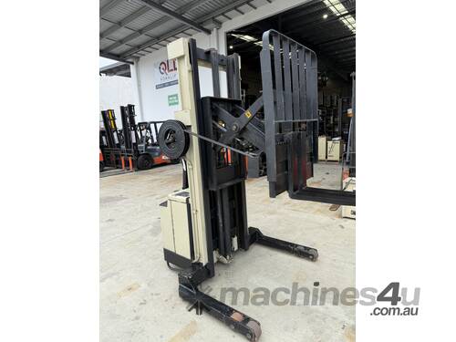 Crown Walkie Reach Stacker 25WR