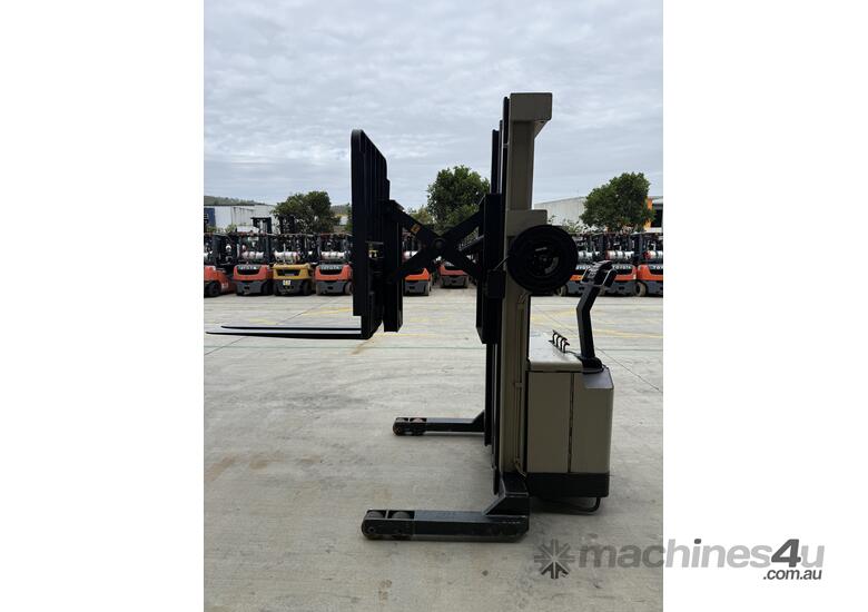 Crown Walkie Reach Stacker 25WR