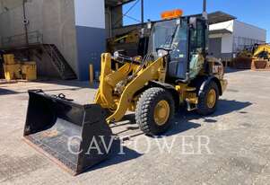 CAT 907M Wheel Loaders integrated Toolcarriers