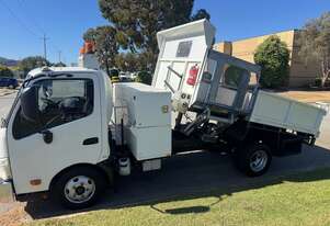 Truck Tipper Hino 2013 Ex-council Car License 6 speed manual 208704km 1EGE595 SN1837
