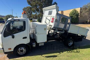 Truck Tipper Hino 2013 Ex-council Car License 6 speed manual 208704km 1EGE595 SN1837