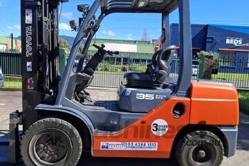 Wollongong Forklift: 2018 Toyota 3.5T Diesel, 3-stage standard mast, 4.3m lift!