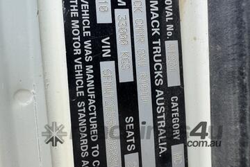 2010 Mack CMMR 8 x 4 Water Cart (In Situ)