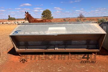 Arrow sheep feeder