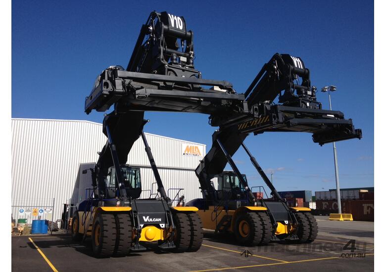 Used Linde MULTIPLE LINDE REACH STACKERS FROM 115 000 GST Reach Stacker